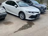 Toyota Camry 2023 года за 18 300 000 тг. в Астана