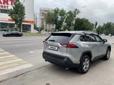 Toyota RAV4 2022 года за 16 320 000 тг. в Алматы – фото 4