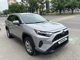 Toyota RAV4 2022 года за 16 320 000 тг. в Алматы – фото 3