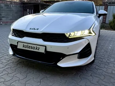 Kia K5 2022 года за 13 100 000 тг. в Алматы