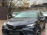 Toyota Camry 2022 года за 12 650 000 тг. в Алматы