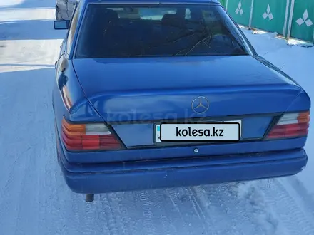 Mercedes-Benz E 220 1992 года за 1 750 000 тг. в Караганда – фото 2