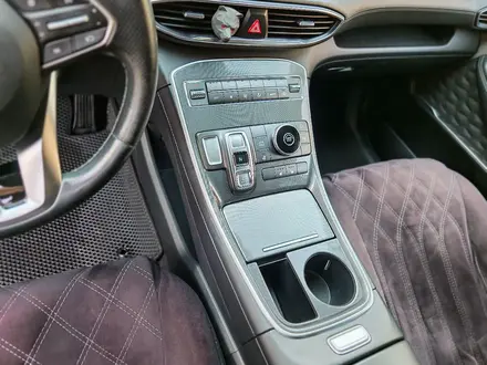 Hyundai Santa Fe 2023 года за 15 500 000 тг. в Астана – фото 16