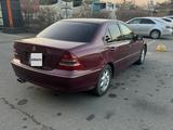 Mercedes-Benz C 200 2001 годаfor3 500 000 тг. в Алматы – фото 2