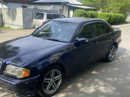 Mercedes-Benz C 200 1999 года за 2 100 000 тг. в Алматы – фото 2