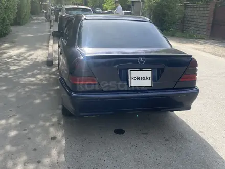 Mercedes-Benz C 200 1999 года за 2 100 000 тг. в Алматы – фото 4