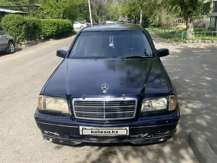 Mercedes-Benz C 200 1999 года за 2 100 000 тг. в Алматы
