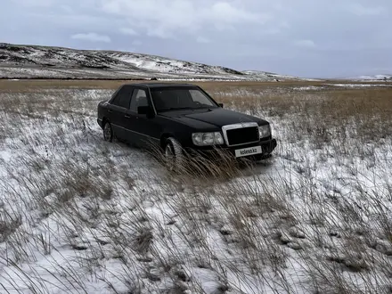 Mercedes-Benz E 200 1993 года за 1 300 000 тг. в Караганда – фото 2