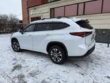 Toyota Highlander 2023 года за 24 850 000 тг. в Семей