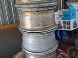 Шины с диской на крузак-100 за 60 000 тг. в Актобе – фото 4