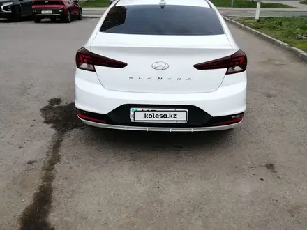 Hyundai Elantra 2019 года за 7 300 000 тг. в Астана