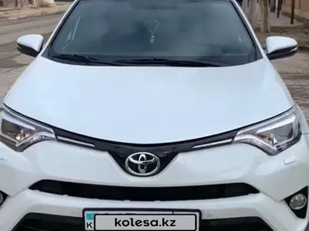 Toyota RAV4 2018 года за 11 700 000 тг. в Актау