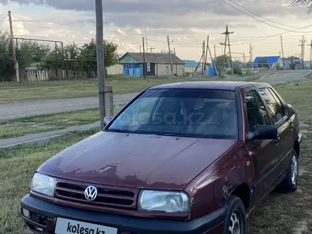 Volkswagen Vento 1993 года за 550 000 тг. в Аксай – фото 3