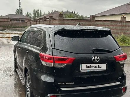 Toyota Highlander 2019 года за 21 000 000 тг. в Астана – фото 2