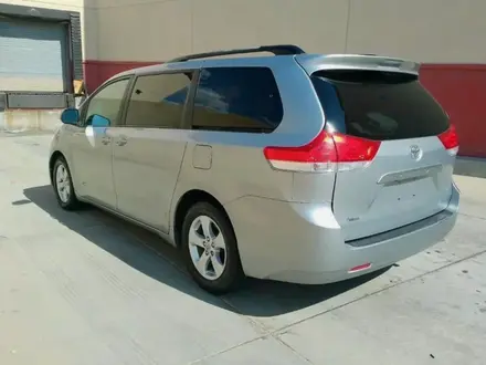 Toyota Sienna 2015 года за 15 000 000 тг. в Актобе – фото 3