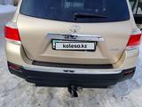 Toyota Highlander 2011 года за 9 500 000 тг. в Семей – фото 2