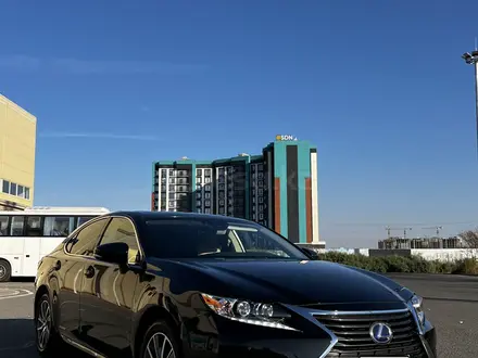 Lexus ES 300h 2018 года за 10 500 000 тг. в Атырау – фото 4