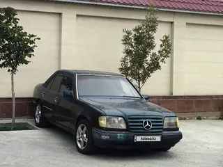 Mercedes-Benz E 230