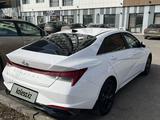 Hyundai Elantra 2023 года за 10 600 000 тг. в Астана – фото 2