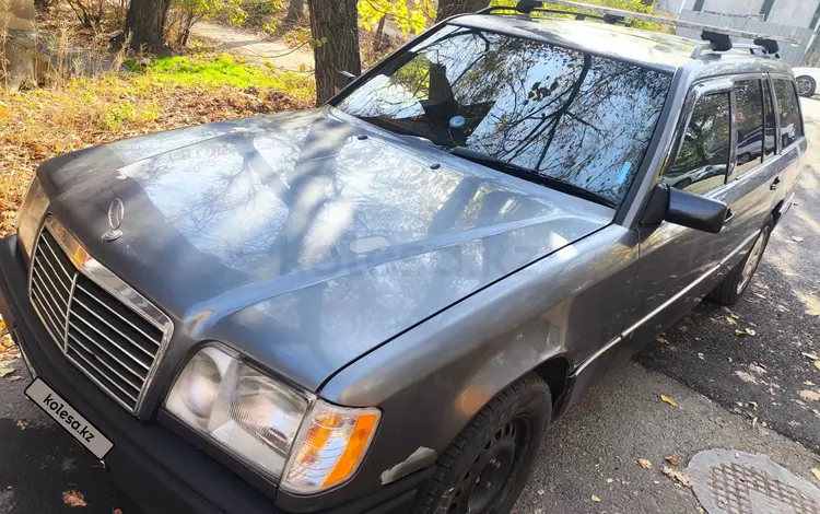 Mercedes-Benz E 220 1995 года за 1 900 000 тг. в Алматы