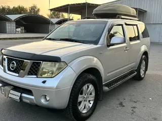 Nissan Pathfinder, 2005