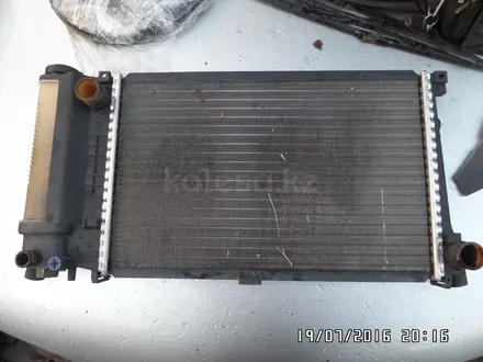 Радиатор на БМВ 318 93 г. за 20 000 тг. в Усть-Каменогорск – фото 2
