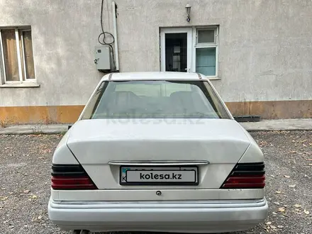 Mercedes-Benz E 320 1994 года за 1 100 000 тг. в Алматы – фото 5