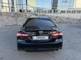 Toyota Camry 2018 года за 13 500 000 тг. в Актау – фото 4