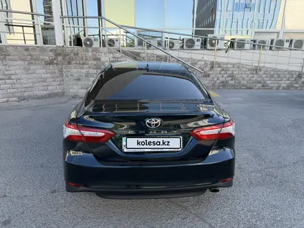 Toyota Camry 2018 года за 13 500 000 тг. в Актау – фото 4