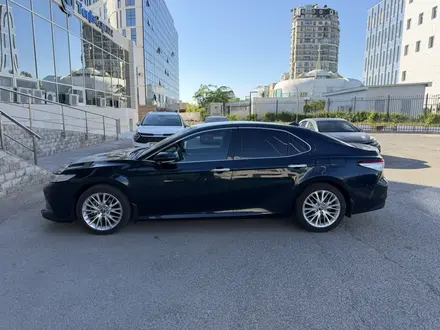Toyota Camry 2018 года за 13 500 000 тг. в Актау – фото 3