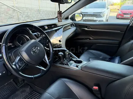 Toyota Camry 2018 года за 13 500 000 тг. в Актау – фото 5