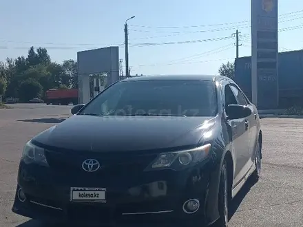 Toyota Camry 2013 года за 6 200 000 тг. в Уральск – фото 2