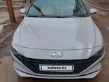 Hyundai Elantra 2021 года за 10 500 000 тг. в Уральск – фото 2