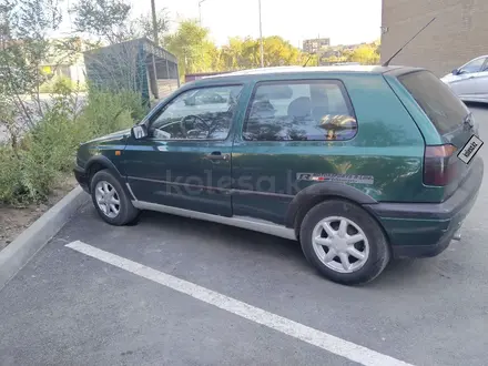 Volkswagen Golf 1995 года за 1 000 000 тг. в Караганда – фото 2