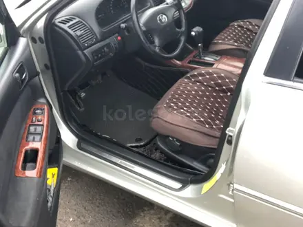 Toyota Camry 2004 года за 4 000 000 тг. в Атырау – фото 2