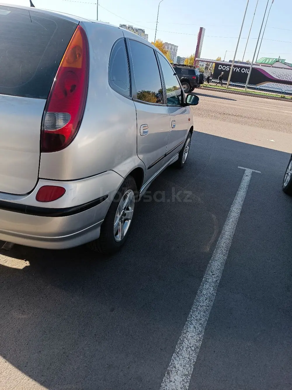 Nissan Tino, 2002