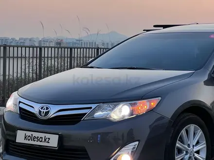 Toyota Camry 2013 года за 9 800 000 тг. в Алматы – фото 2