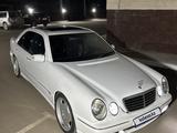 Mercedes-Benz E 320 2001 годаүшін7 600 000 тг. в Караганда – фото 2