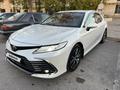 Toyota Camry 2021 года за 16 200 000 тг. в Шымкент