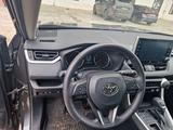 Toyota RAV4 2022 года за 13 600 000 тг. в Атырау – фото 5