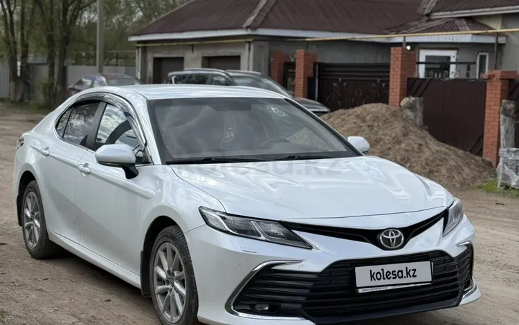 Toyota Camry 2021 года за 13 000 000 тг. в Уральск