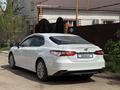 Toyota Camry 2021 года за 13 000 000 тг. в Уральск – фото 3