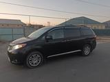 Toyota Sienna 2015 года за 7 500 000 тг. в Атырау – фото 4