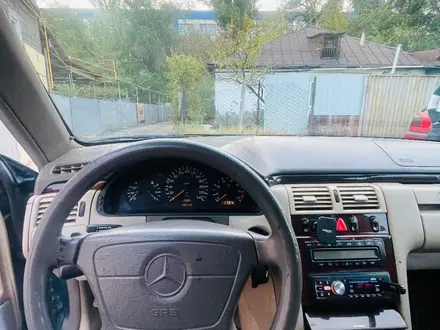 Mercedes-Benz E 230 1996 года за 2 200 000 тг. в Талдыкорган – фото 16