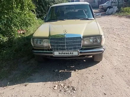 Mercedes-Benz E 280 1985 года за 3 000 000 тг. в Усть-Каменогорск – фото 2