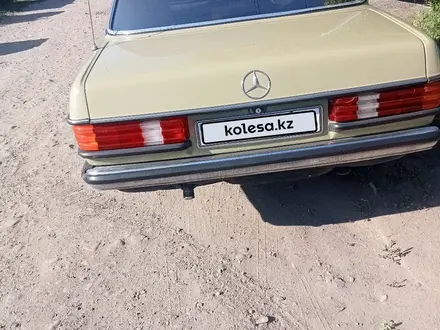 Mercedes-Benz E 280 1985 года за 3 000 000 тг. в Усть-Каменогорск – фото 4