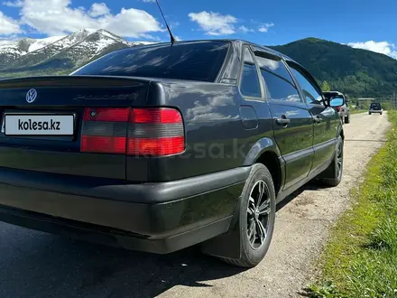 Volkswagen Passat 1995 года за 2 600 000 тг. в Риддер – фото 3