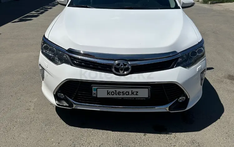 Toyota Camry 2017 года за 13 800 000 тг. в Атырау