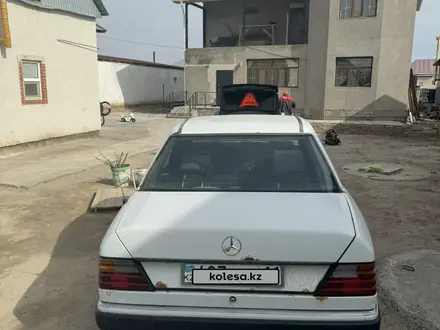 Mercedes-Benz E 200 1992 года за 750 000 тг. в Кызылорда – фото 4