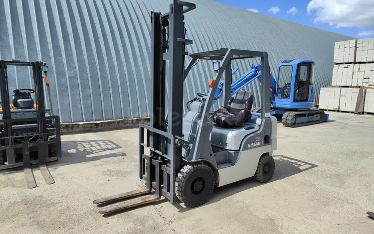 Nissan  Серия L 2010 годаүшін3 800 000 тг. в Астана